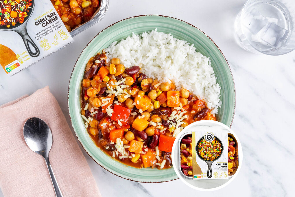 Mildes Chili sin Carne mit Express-Reis und veganem Reibe-Topping