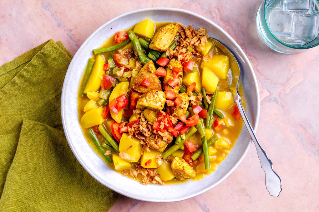 Kartoffelsuppe mit Hähnchen surinamische Art mit grünen Bohnen