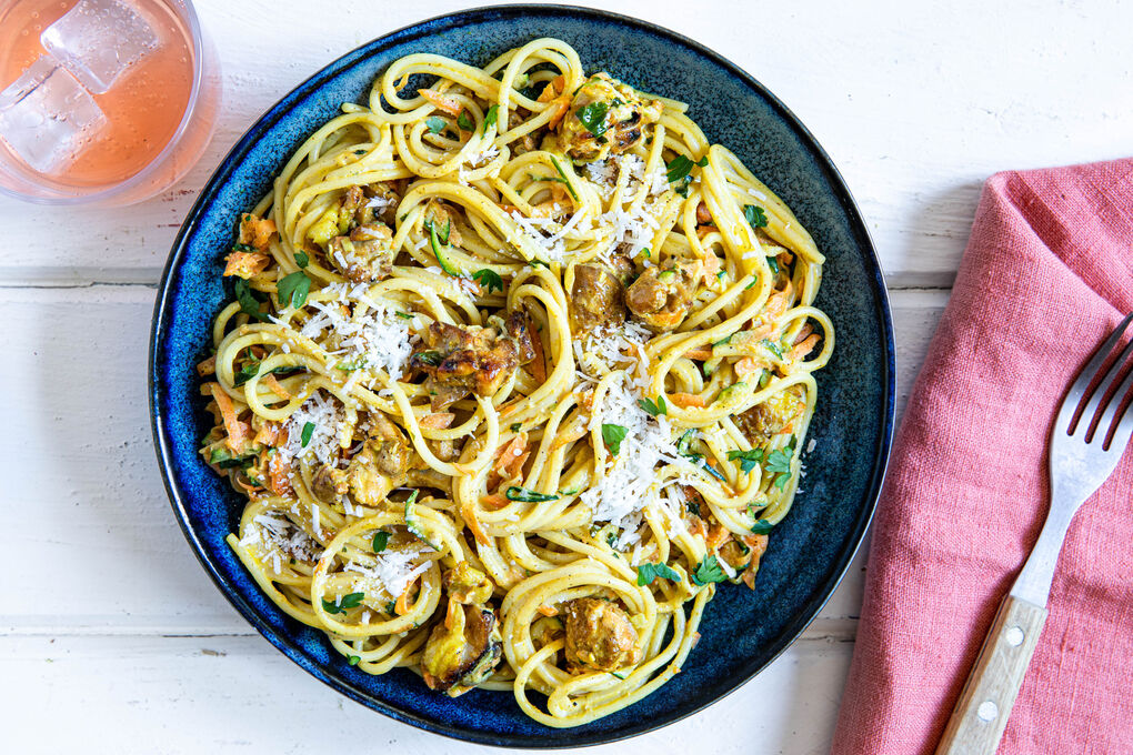 Spaghetti al pollo in cremiger Zucchini-Möhren-Sauce