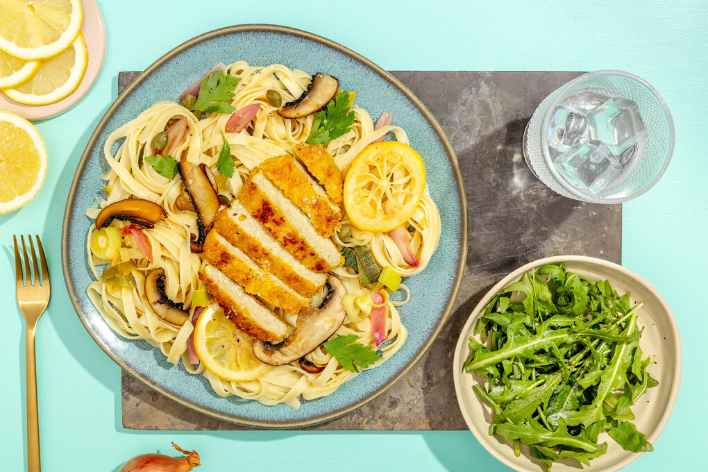 Veggie-„Hähnchen“ Piccata-Style mit Portobello-Pilzen und Rucolasalat
