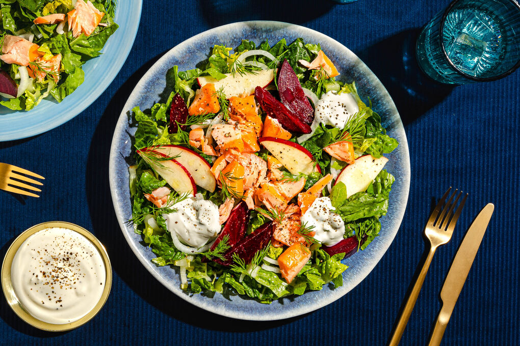 Bunter Rote-Bete-Lachs-Salat mit Apfel und Meerrettichcreme