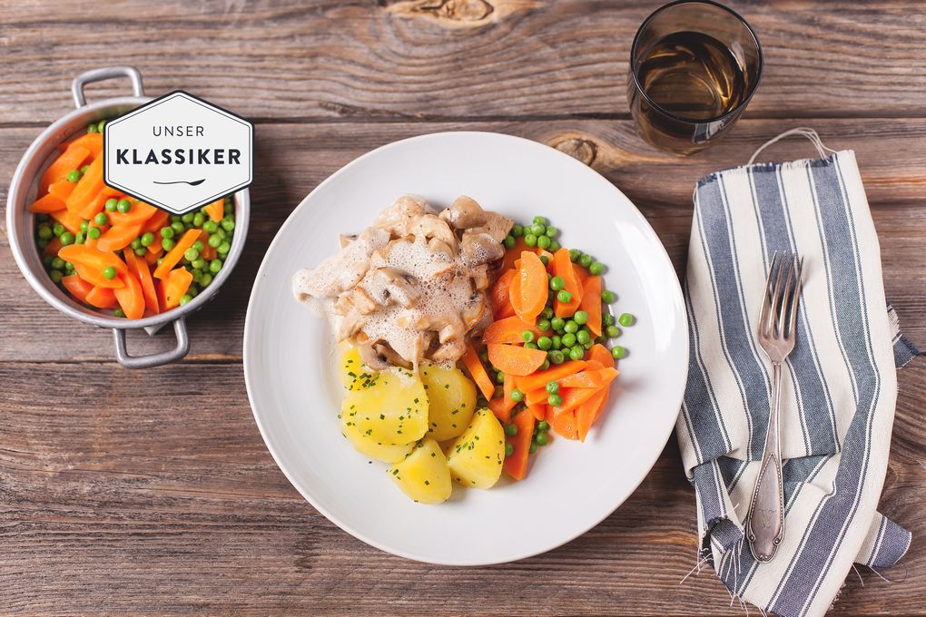 Puten-Geschnetzeltes mit Schnittlauch-Kartoffeln und Erbsenge