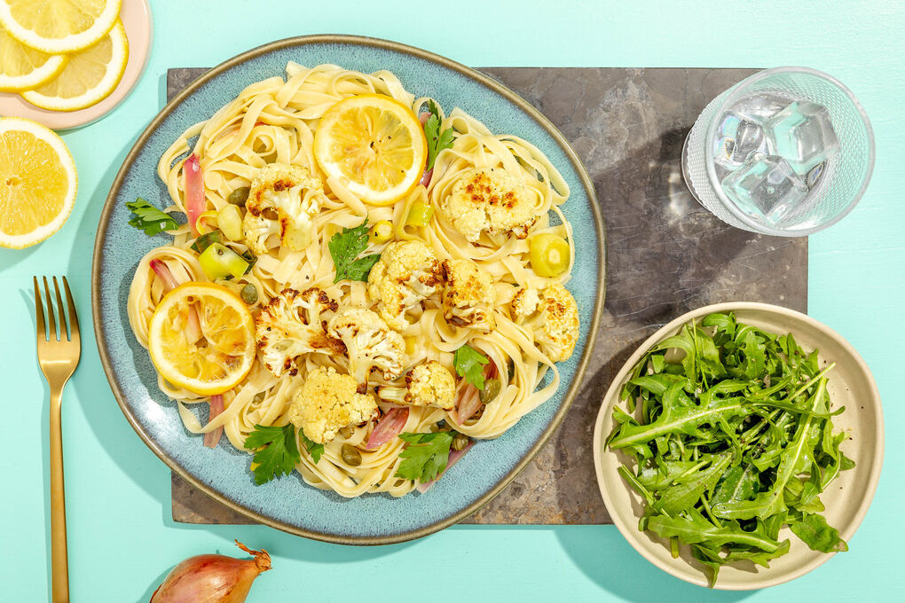 Blumenkohl Piccata-Style auf Tagliatelle mit Rucolasalat