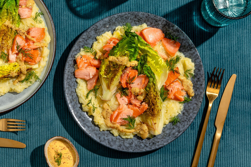 Stremellachs auf Kartoffel-Blumenkohl-Stampf mit gebratenem Romanasalat