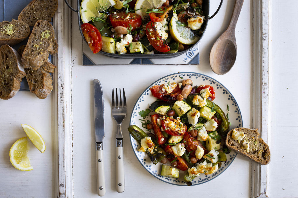 Gebackenes Sommergemüse mit Feta würzig-fein mit Oliven und Oregano