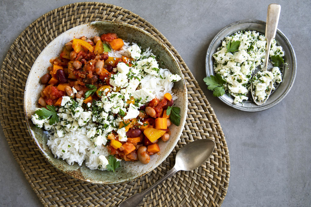 Würziges Chili sin Carne mit Feta und Basmatireis