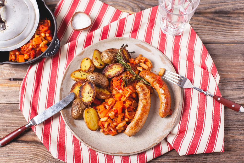 Italienische Salsiccia mit Bohnen und Rosmarin-Ofenkartoffeln