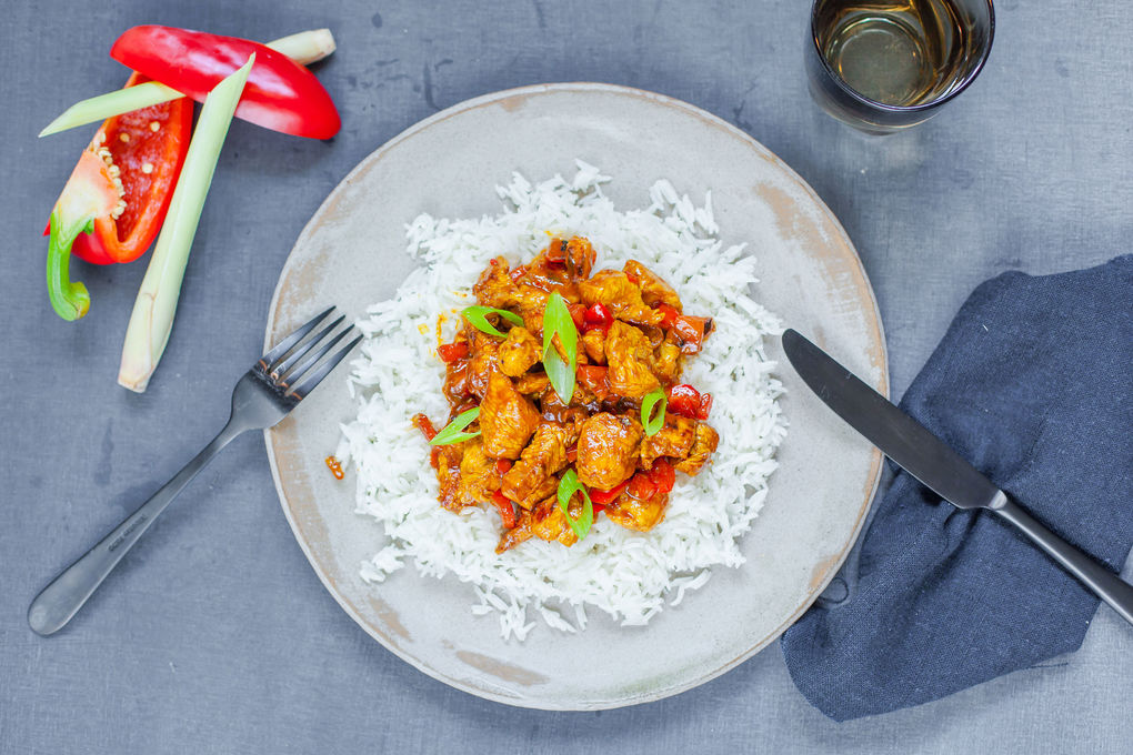 Indonesisches Putencurry mit Paprika und Zitronengras