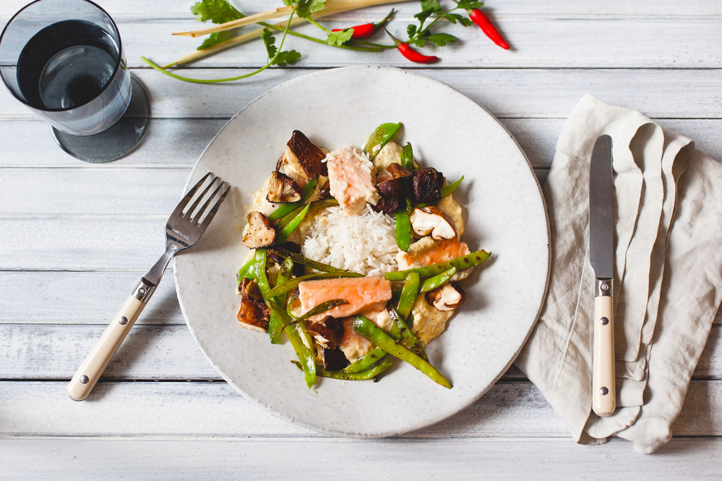 Zitronen-Fisch-Curry mit Zuckerschoten, Shiitake und Reis