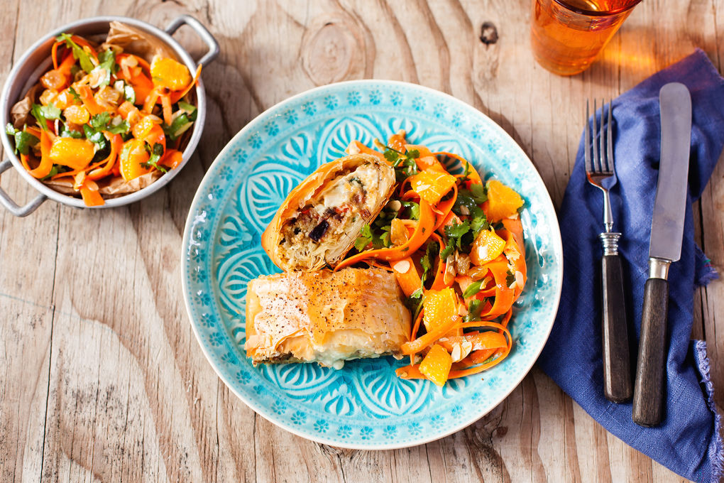 Cremiger Couscous-Strudel mit orientalischem Karottensalat