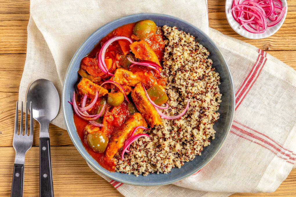 Ungarisches Hähnchengulasch mit Quinoa Tricolore