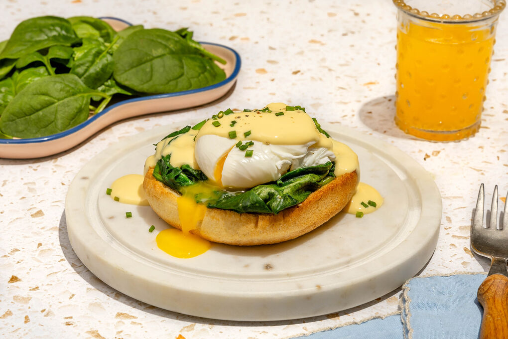 Eggs Benedict mit Babyspinat und Hollandaise