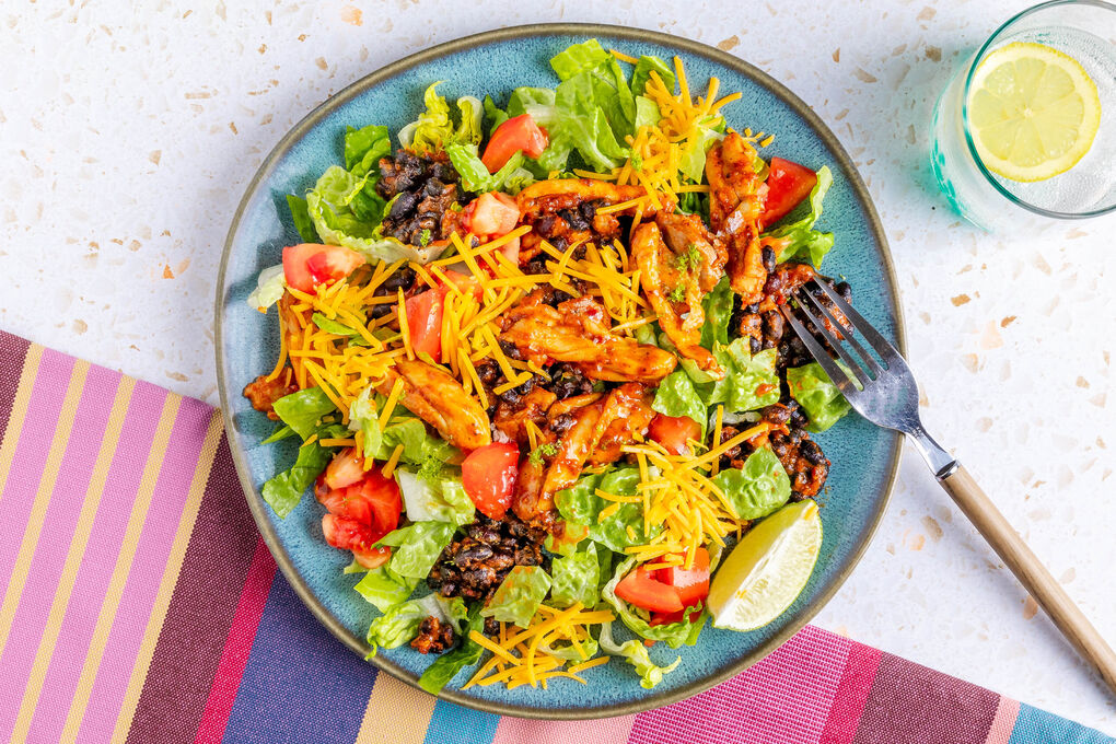 Hähnchensalat mexikanische Art Low Carb mit Bohnen, Tomaten und Limette