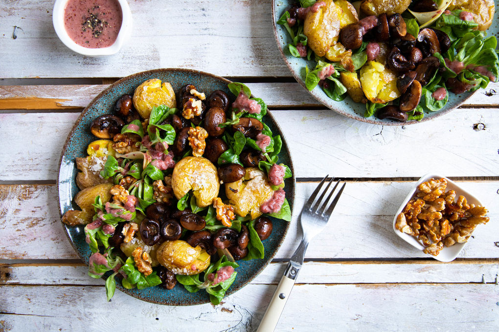 Wintersalat mit Pilzen und Walnüssen mit Drillingen und feinem Cranberrydressing
