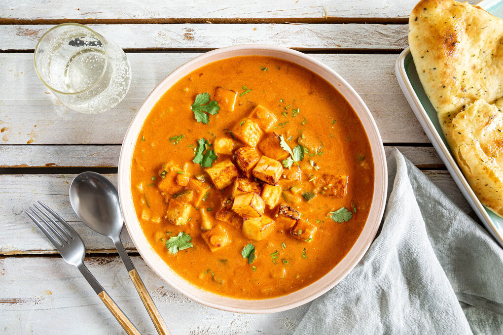Schnelles Zucchini-Paneer-Curry mit knusprigem Pitabrot