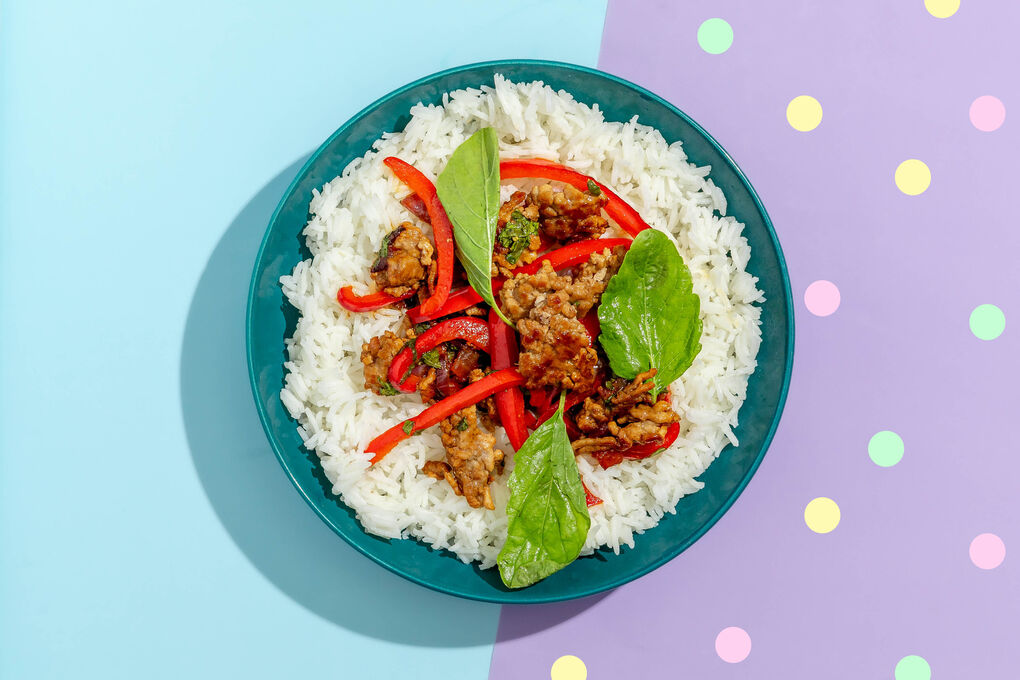 Thai-Hackfleischpfanne mit Teriyakisauce mit Paprika und Basmatireis