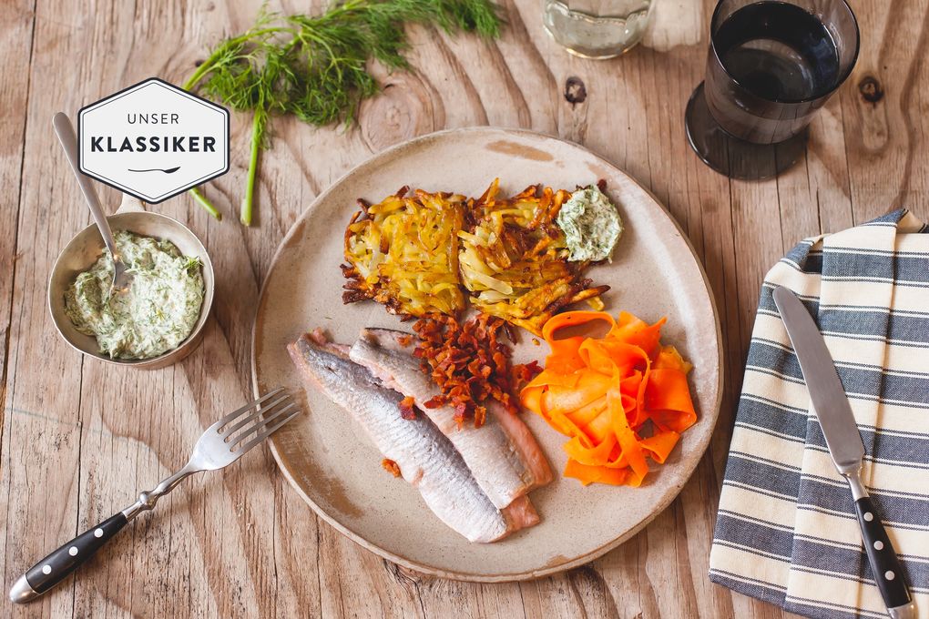 Krosser Speck-Matjes mit Rösti , Karottensalat und Dill-Mayonnaise