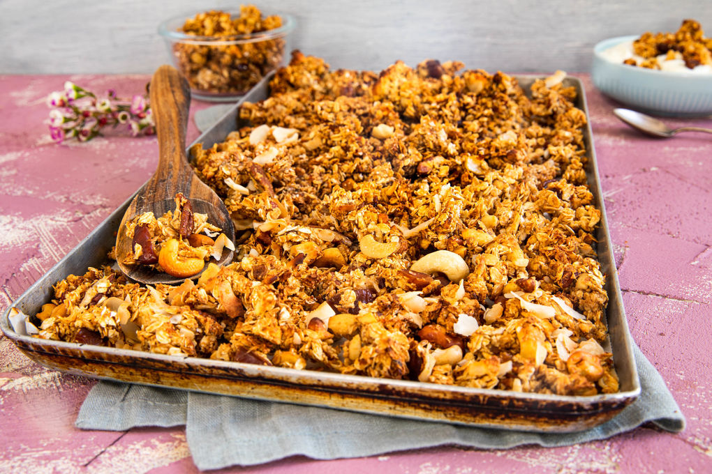 Special: Ananas-Kokos-Granola mit Datteln, Cashews und Pekannüssen