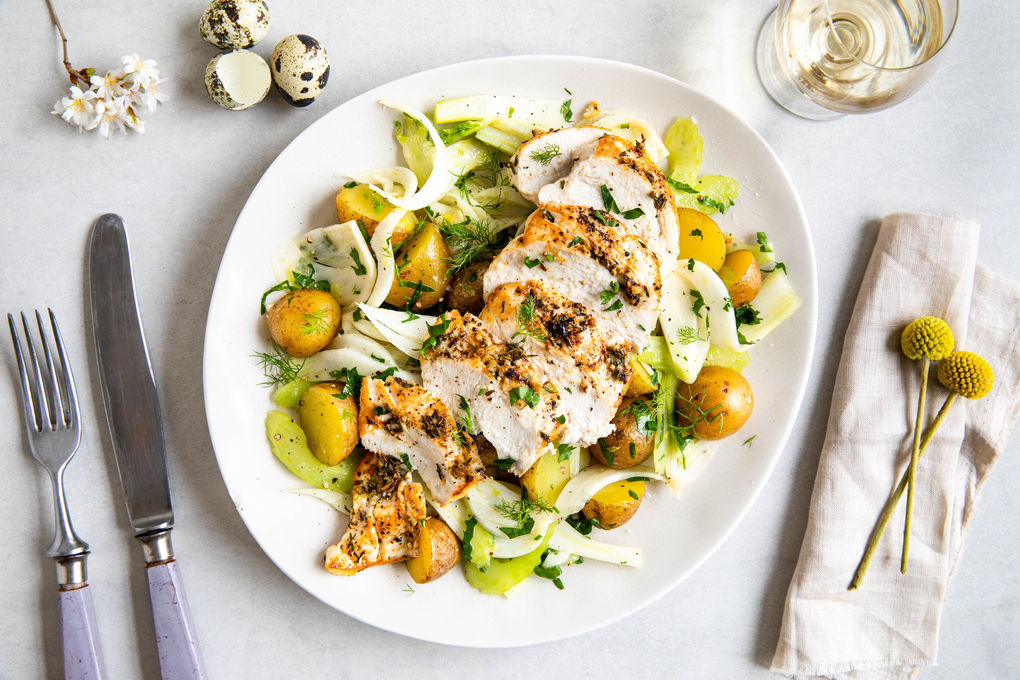 Ostern: Zartes Thymian-Hähnchen mit feinem Kartoffel-Fenchel-Salat