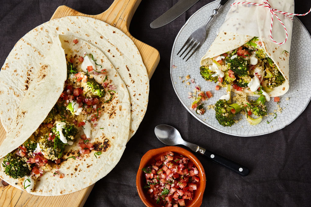 Brokkoli und Quinoa Burritos mit Tomatensalsa
