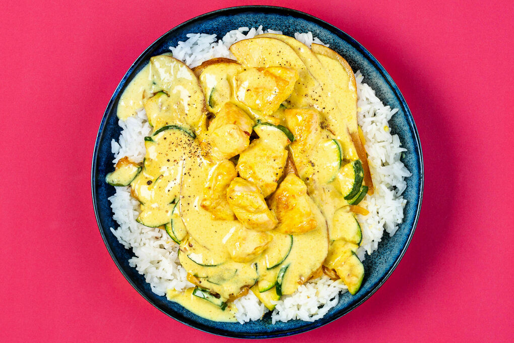 Indische Hähnchenpfanne mit Birne mit Zucchini und Jasminreis