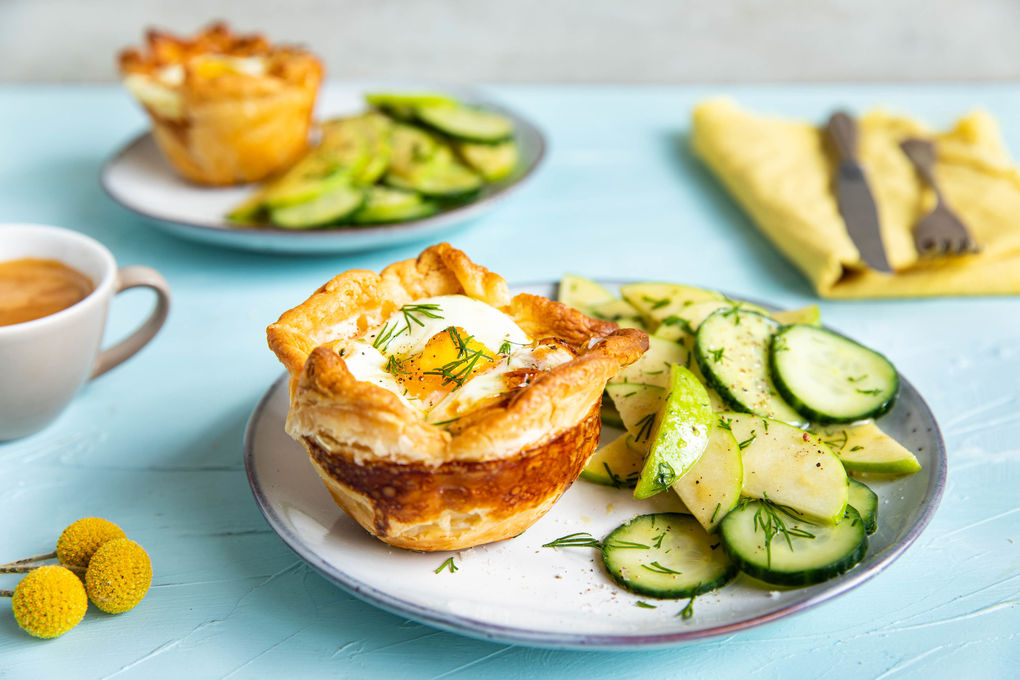 Special: Brunch-Törtchen mit Lachs und Ei dazu Gurken-Apfel-Salat mit Dill