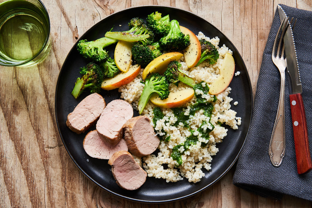 Saftiges Schweinefilet mit Graupen und Bärlauchpesto