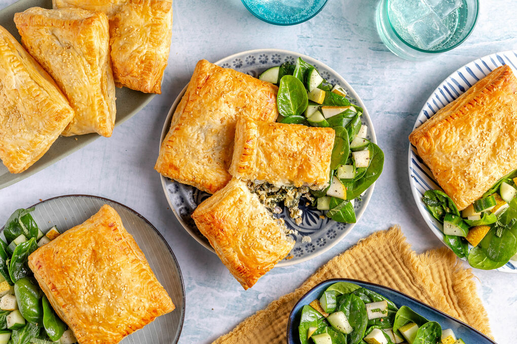 Feta-Spinat-Börek dazu Gurkensalat mit Birne und Minze