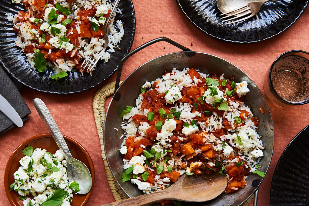 Nordafrikanische Gemüse-Pfanne mit Paprikasauce und Feta