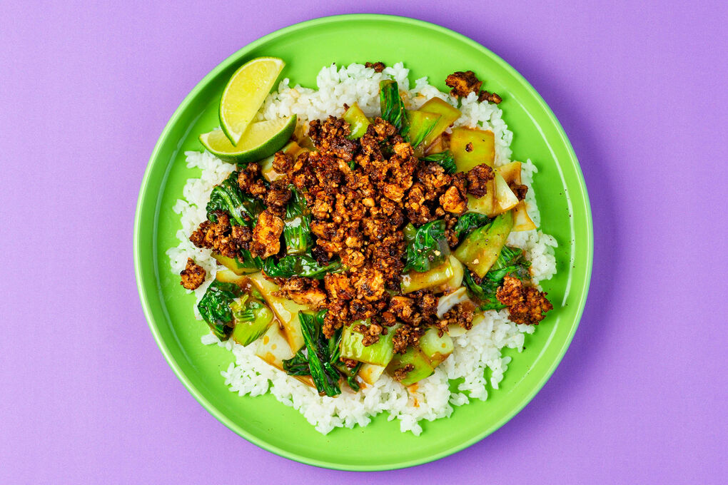 Knuspriger Ofentofu auf Limettenreis dazu Pak-Choi in würziger Ingwersauce