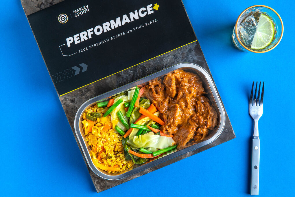 Vegetarisches „Hähnchen“-Satay mit grünen Bohnen und Nasi Goreng