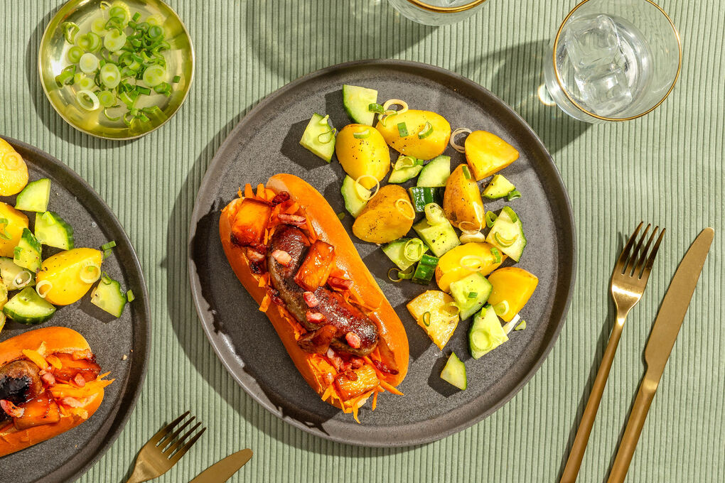 Hotdog Hawaii mit Bio-Rindswurst & Speck dazu Kartoffel-Gurken-Salat