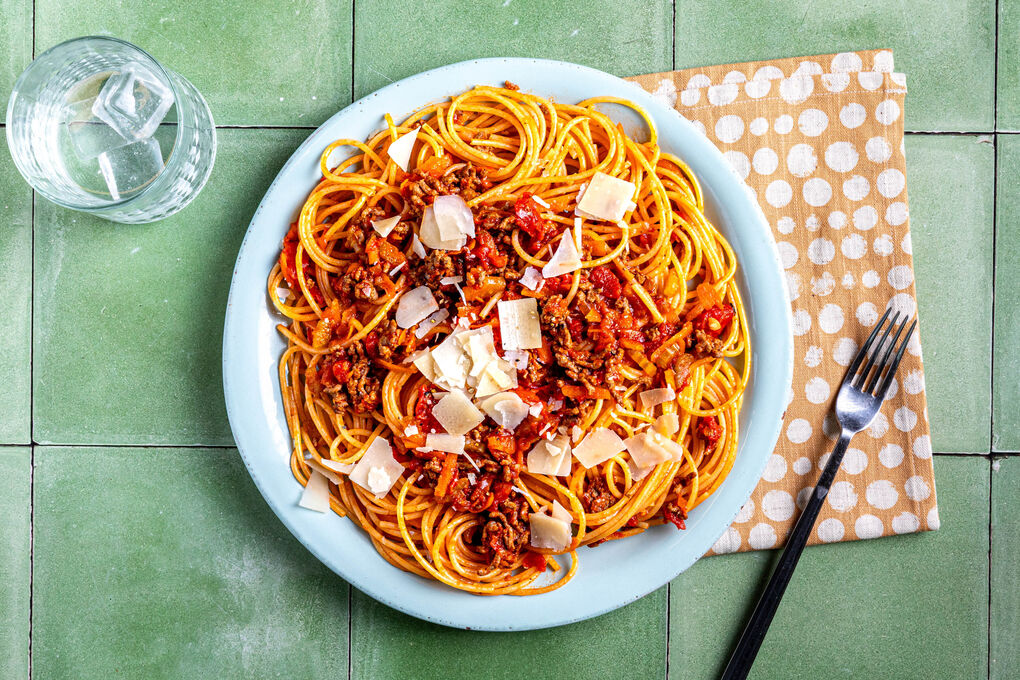 Spaghetti bolognese mit Rind klassisch-fein mit Thymian und Käse