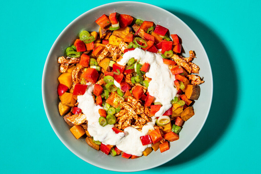 Pulled Chicken Tex-Mex-Style an Süßkartoffeln und Cashew-Limetten-Sauce