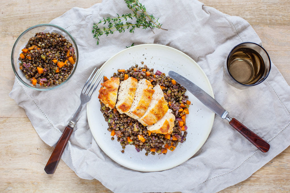 Maispoularde auf Balsamico-Linsengemüse mit Parmesan
