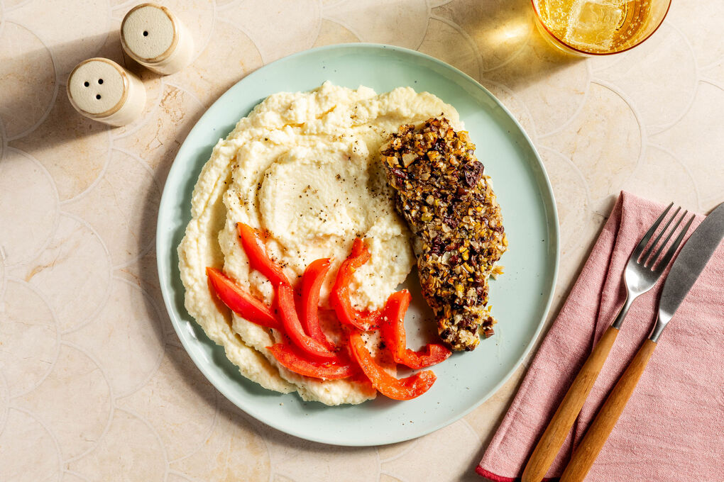 Seehecht mit Pistazien und Oliven Low Carb mit cremigem Selleriepüree