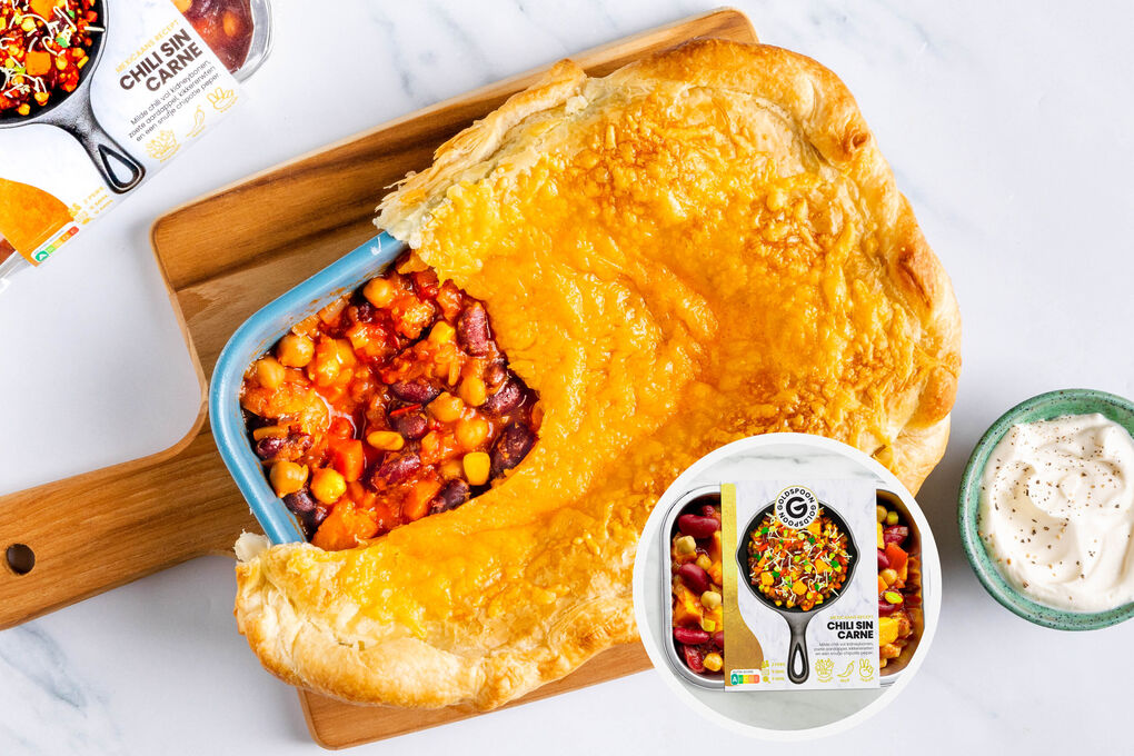 Überbackenes Chili sin Carne mit Cheddar und Crème fraîche