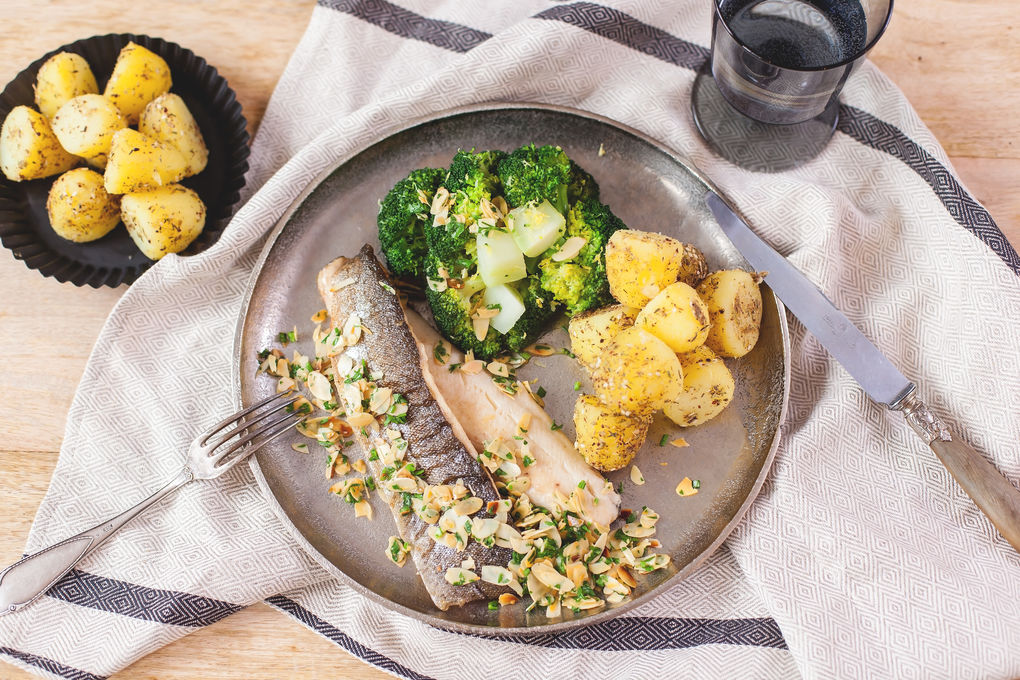 Nussige Forelle mit Za'atar Kartoffeln und Zitronen-Brokkoli