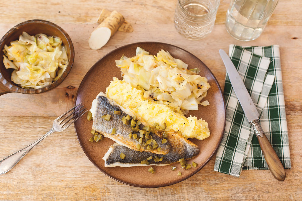 Forelle mit Zitronenspitzkohl und Meerrettich-Kartoffelstampf