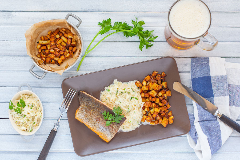 Gebratenes Saiblingsfilet auf Rahmkraut mit Kartoffelwürfeln