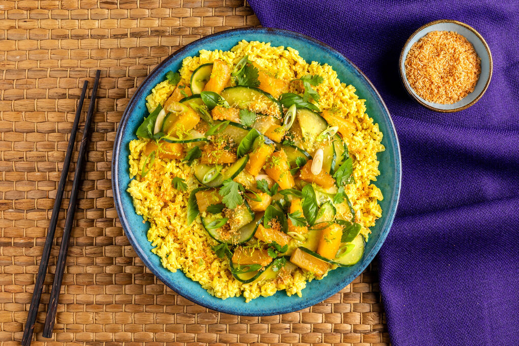 Kokos-Vollkornreis mit Zitronengras mit Thai-Salsa mit Ananas und Kräutern