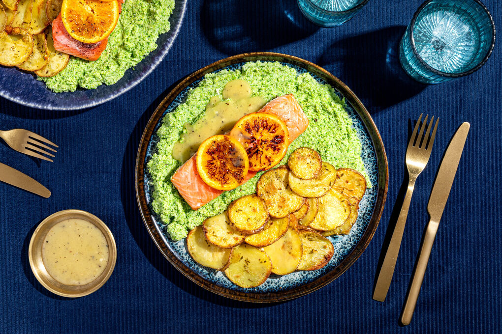 Lachs mit Brokkolipüree & Orangensauce dazu knusprige Rosmarin-Knoblauch-Kartoffeln