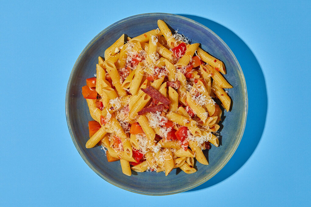 Pikante Pasta all’amatriciana mit Speck und Paprika