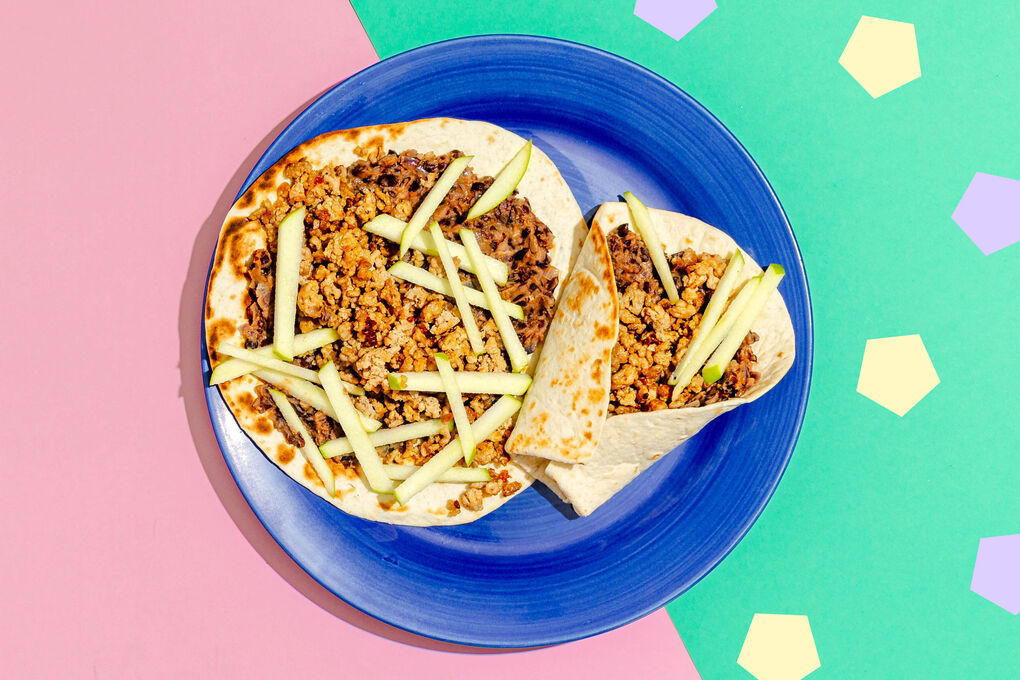 Mexikanische Hackfleisch-Wraps mit schwarzen Bohnen und Apfel