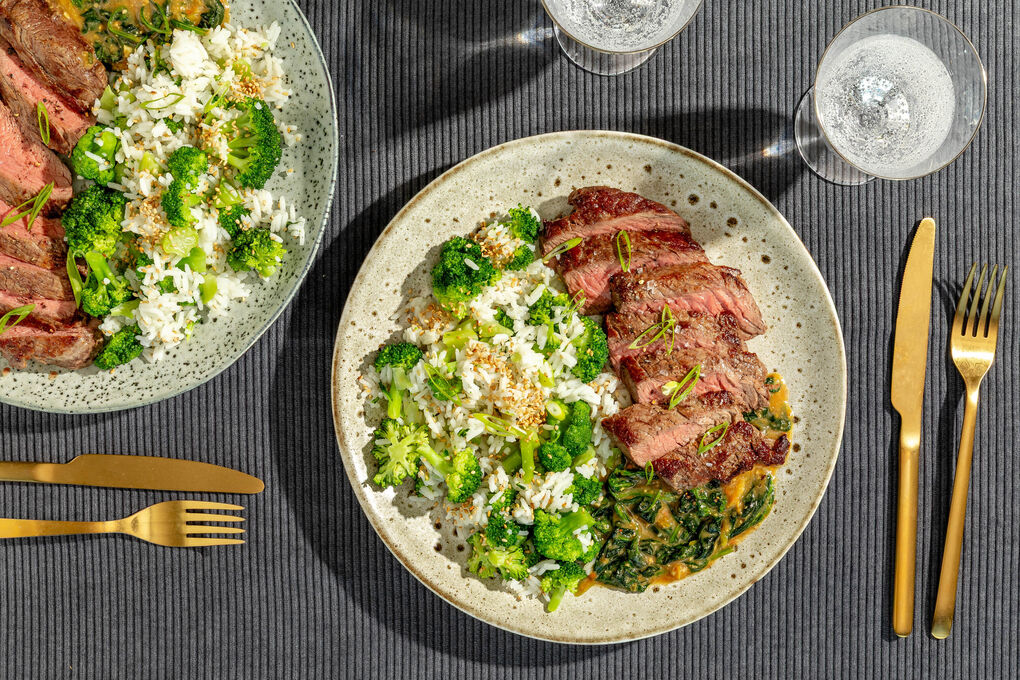 Bio-Rindersteak mit Miso-Spinat und aromatischem Brokkoli-Sesam-Reis