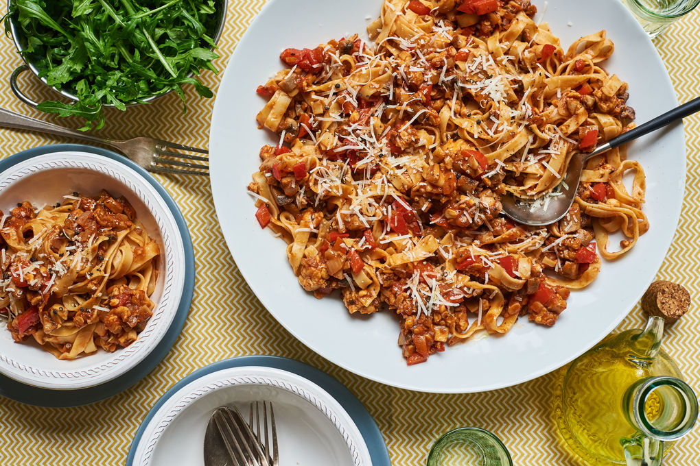 Tempeh Bolognese mit Paprika und Champignons
