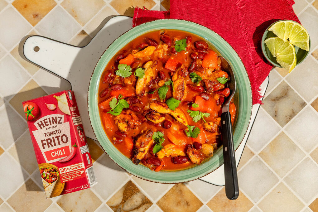 Mexikanischer Hähncheneintopf mit roten Bohnen und Limette