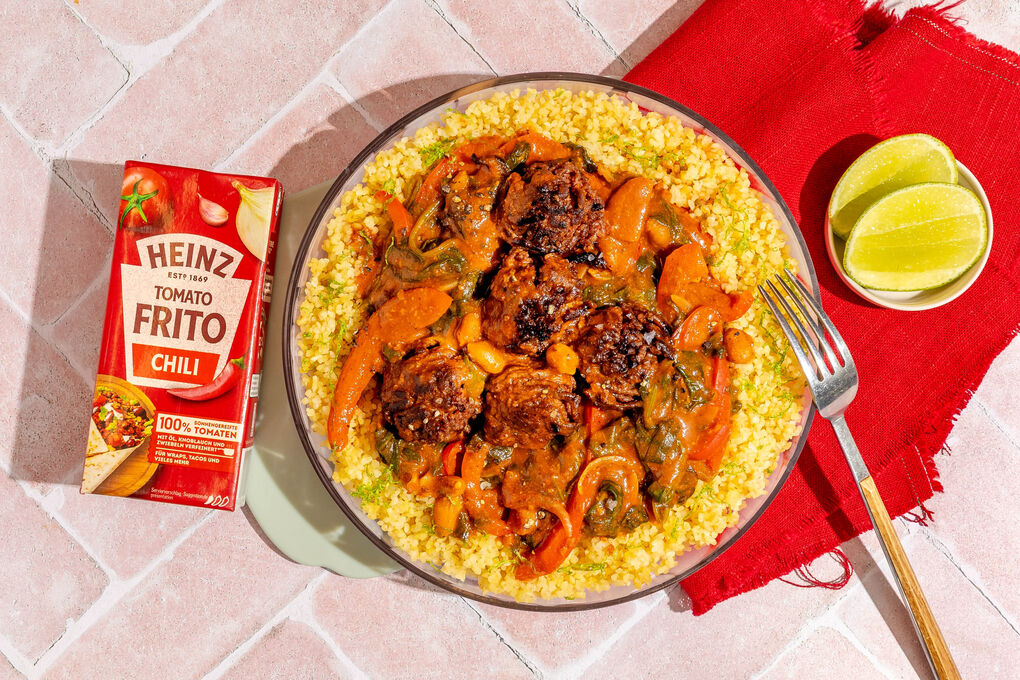 Erdnuss-Hackbällchen-Eintopf vegan mit Spinat und Limetten-Bulgur