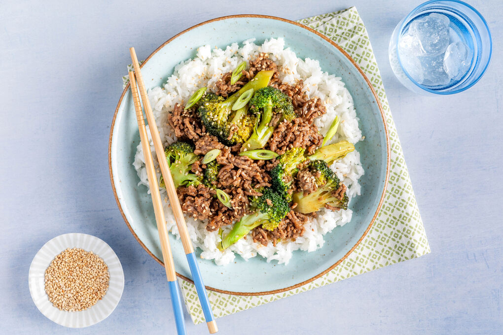 Asiatische Brokkoli-Hackfleisch-Pfanne mit Schweinehack und Jasminreis