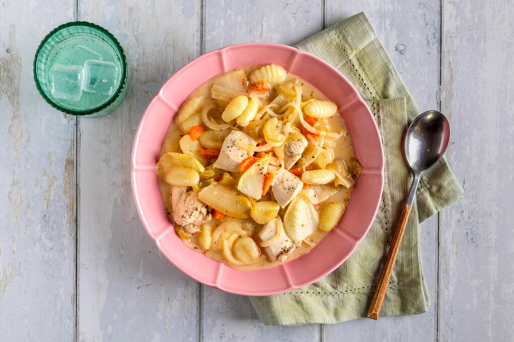 Hähnchen-Gemüse-Suppe mit Gnocchi und Sahne
